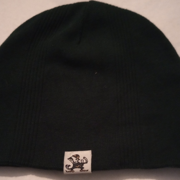 Reversible Notre Dame thin beanie. Hunter green on inside/white on out - Picture 5 of 10